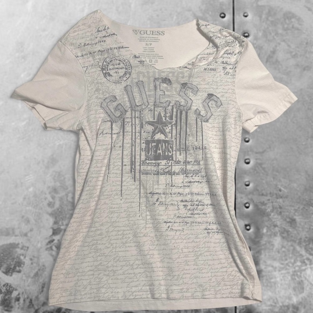 GUESS Women's White Graphic Tee